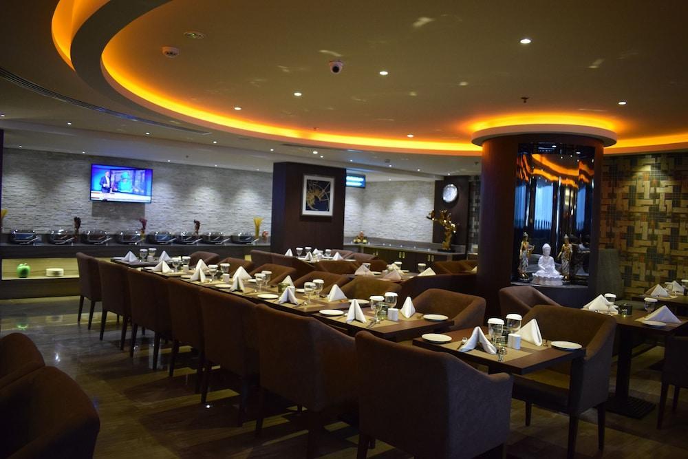 Omega Hotel Dubai Buitenkant foto