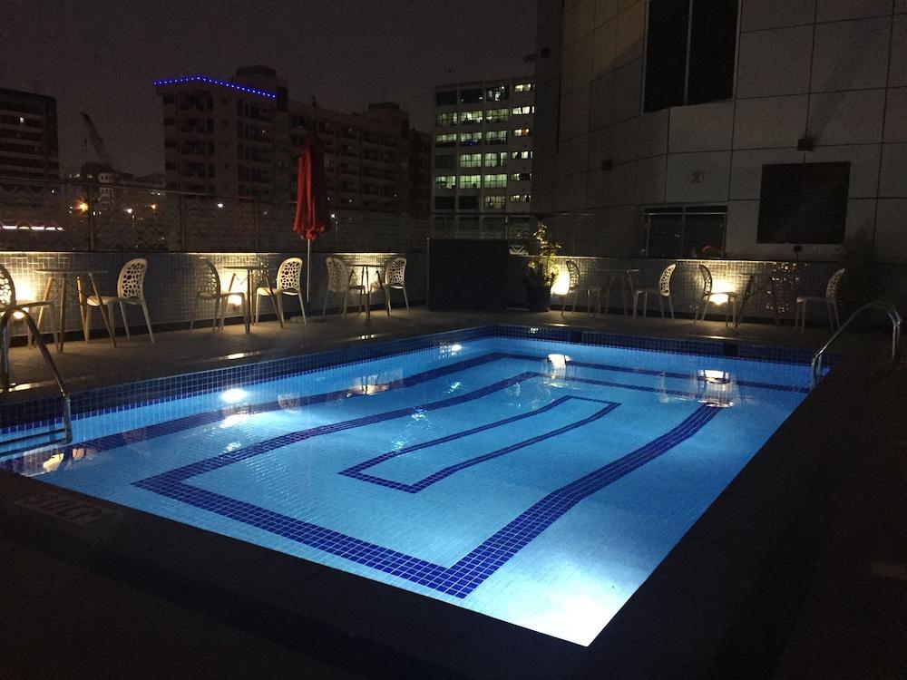 Omega Hotel Dubai Buitenkant foto