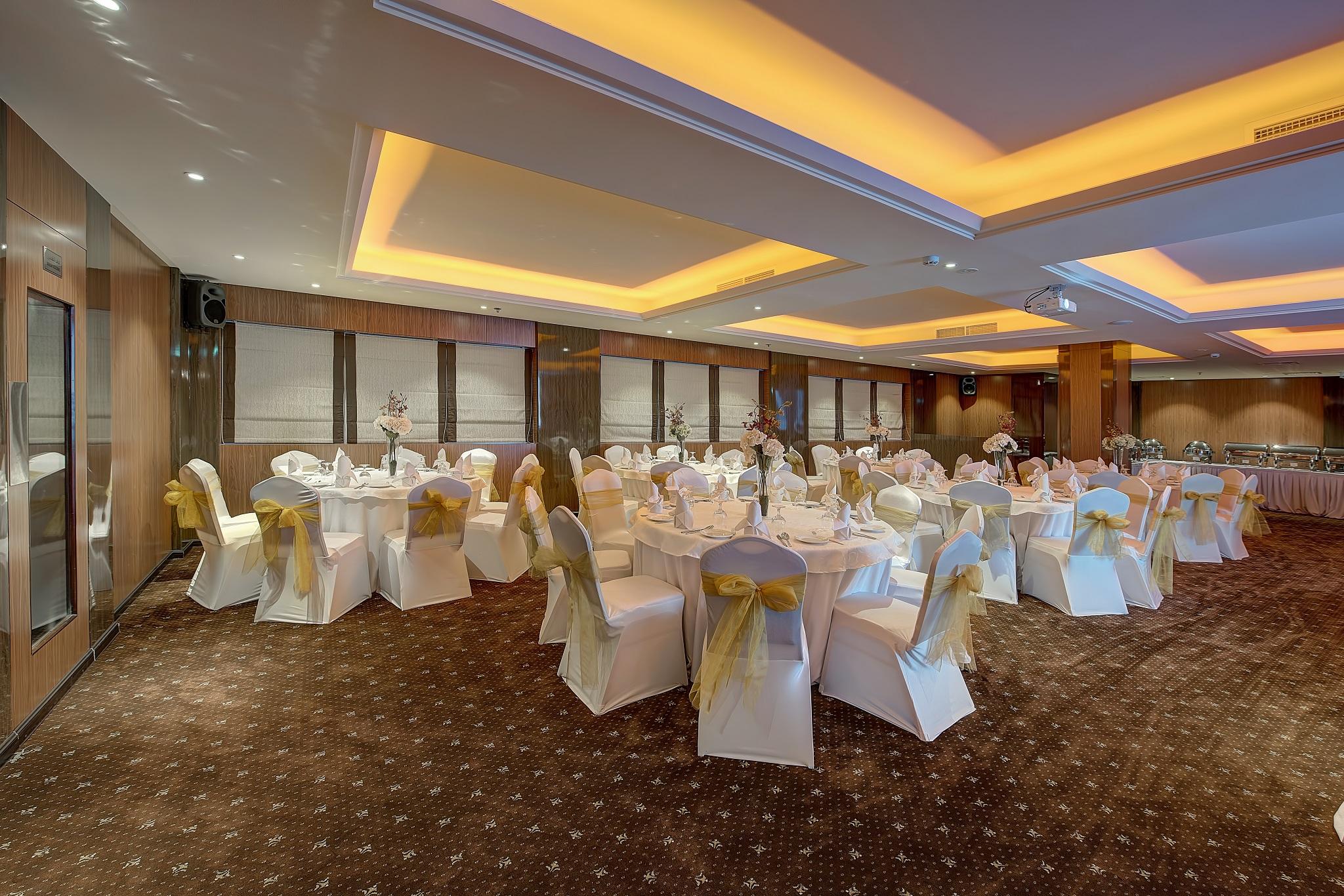 Omega Hotel Dubai Buitenkant foto