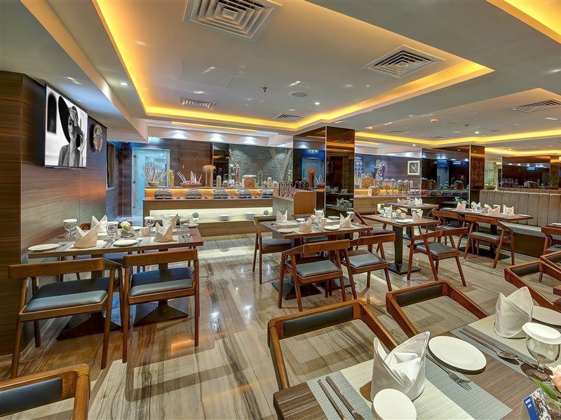 Omega Hotel Dubai Buitenkant foto